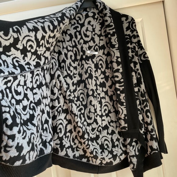 Like new DKNYC paisley sweater - Picture 2 of 6
